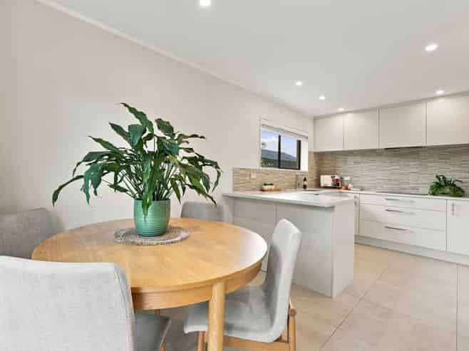 2/82 Florence Avenue, Orewa