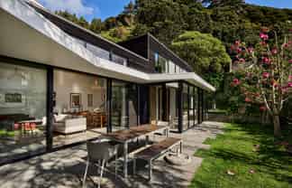 8 Tawa Street, Eastbourne