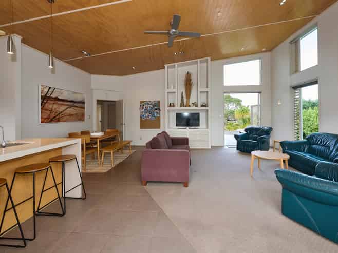 156 Sands Crescent, Matarangi