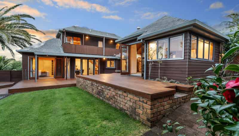 16 Braemar Road, Castor Bay