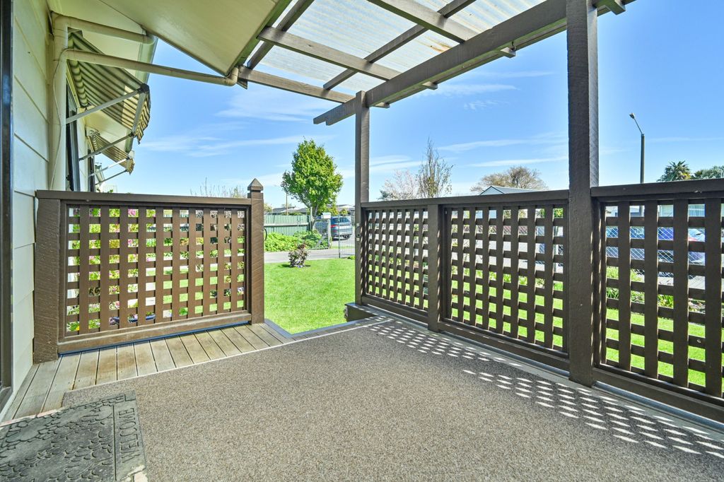 Standalone, sunny & convenient 4