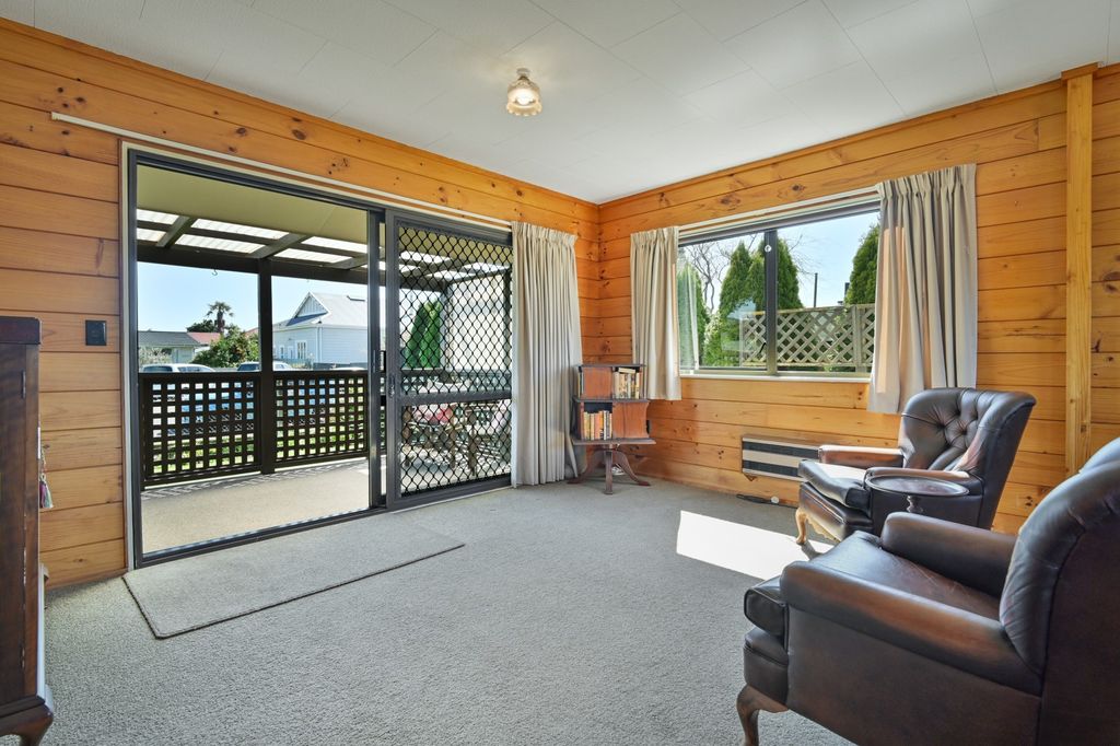 Standalone, sunny & convenient 2