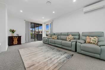 11 Dolbel Place, Mangere East