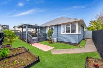 11 Dolbel Place, Mangere East