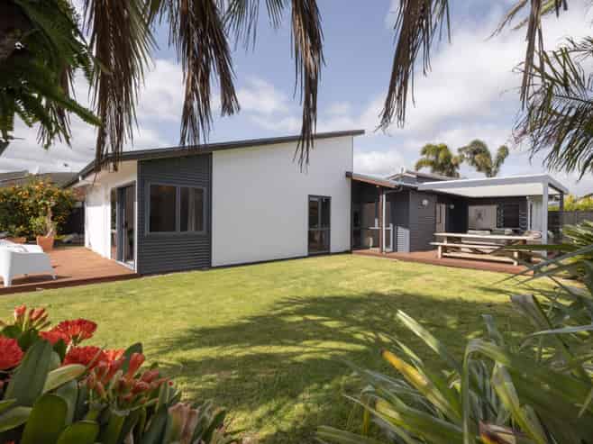 12 Hinemarama Close, Papamoa