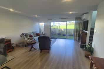 8B Taurima Avenue, Point England