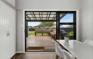 810 Queen Street East, Parkvale