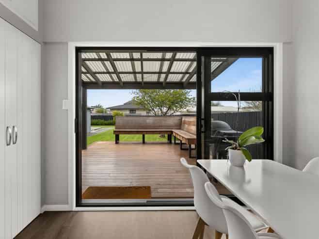 810 Queen Street East, Parkvale