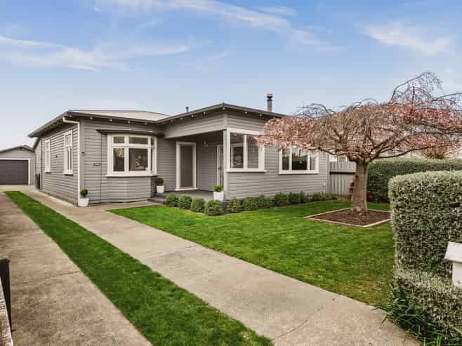 810 Queen Street East, Parkvale