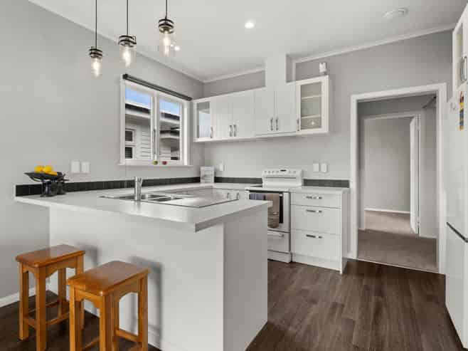810 Queen Street East, Parkvale