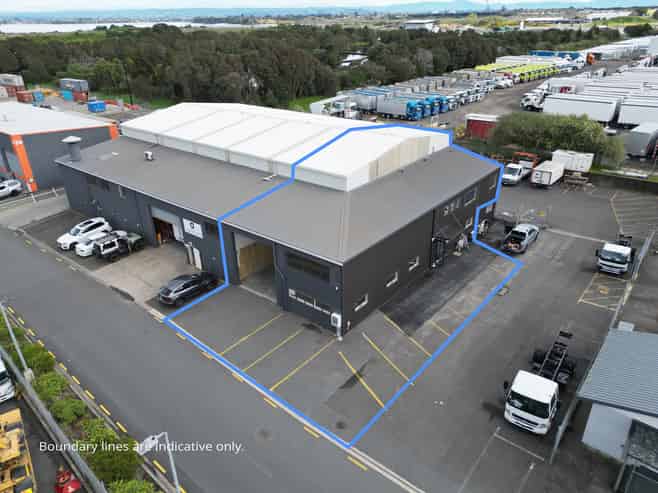Refitted Mount industrial, 10 car parks