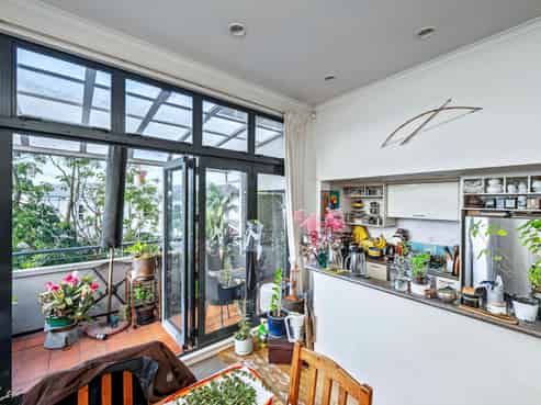 ICONIC PONSONBY - MULTIPLE INCOMES / LOCK & LEAVE

