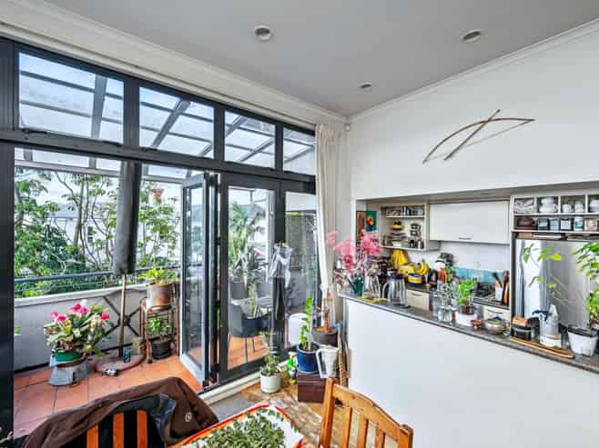 ICONIC PONSONBY - MULTIPLE INCOMES / LOCK & LEAVE
