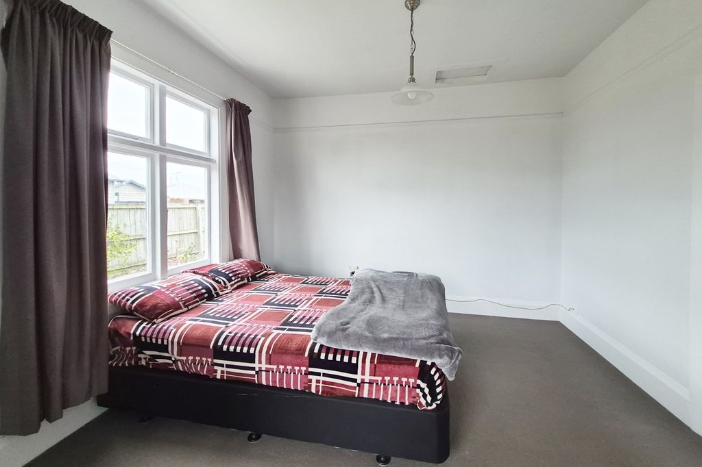 Three Bedrooms Close to Town 4