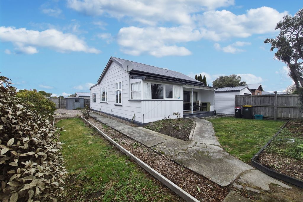 Three Bedrooms Close to Town 1
