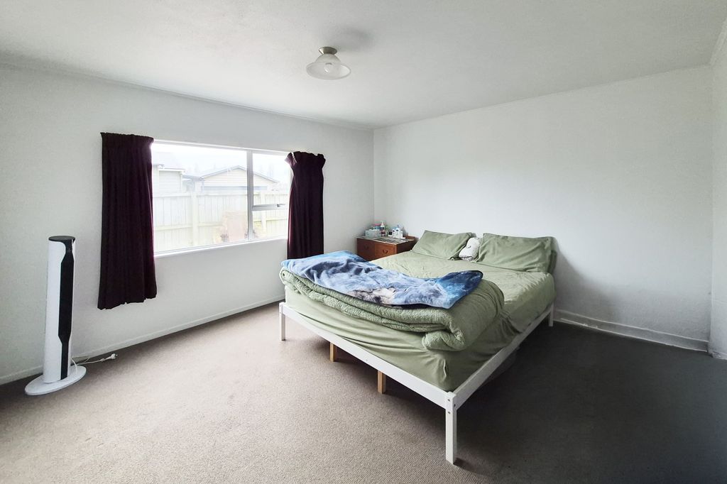 Three Bedrooms Close to Town 5