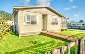 904 State Highway 7, Dobson