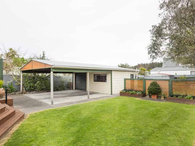 5 Hennessy Street East, Foxton Beach