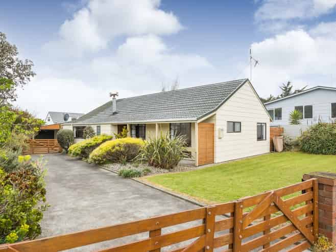 5 Hennessy Street East, Foxton Beach
