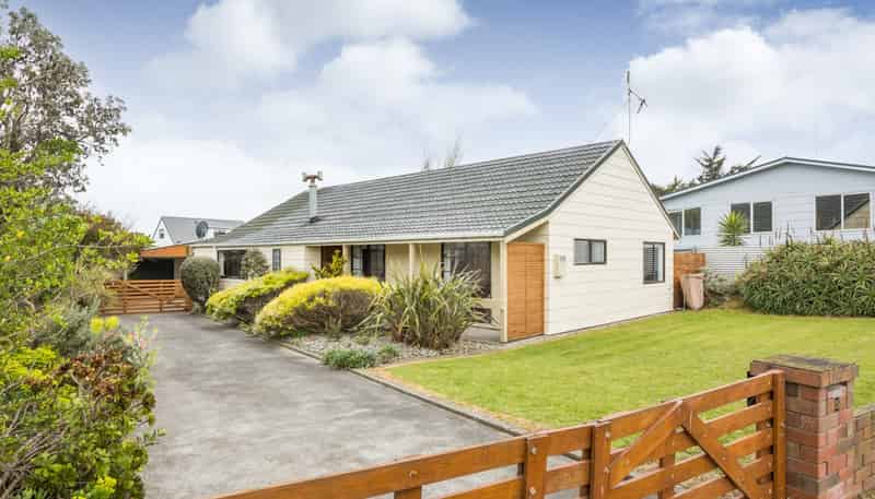 5 Hennessy Street East, Foxton Beach