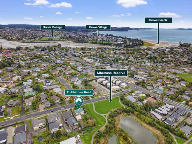 11 Albatross Road, Red Beach