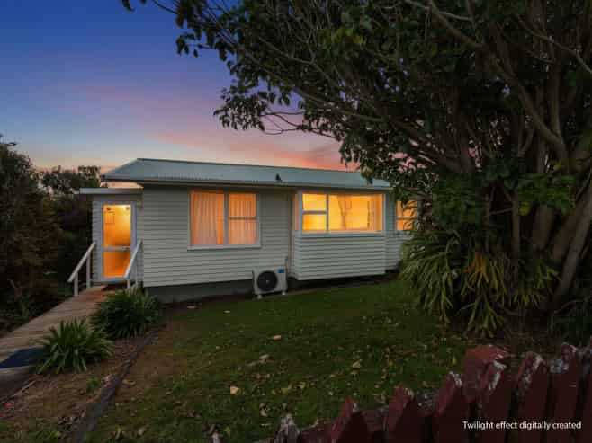 11 Albatross Road, Red Beach