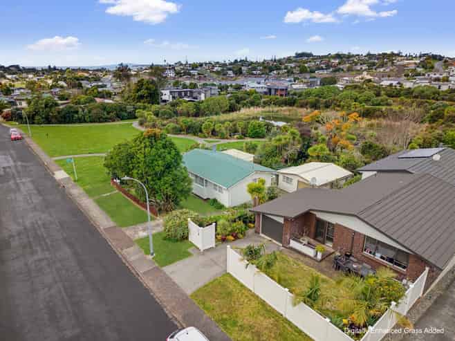 11 Albatross Road, Red Beach
