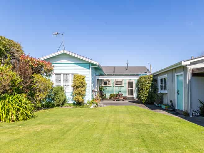 424 Massey Street, Akina