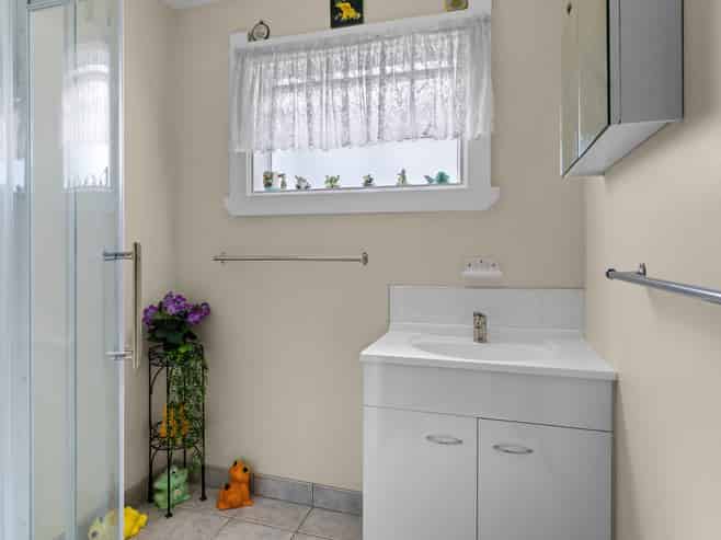 424 Massey Street, Akina