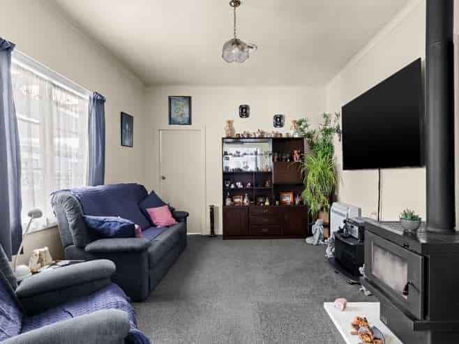 424 Massey Street, Akina
