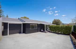 2/15 Castaing Crescent, Te Atatu South