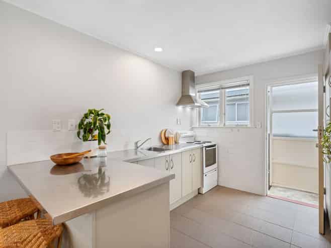 2/102 McLeod Road, Te Atatu South