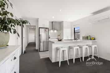 15 Woodford Avenue, Woodend