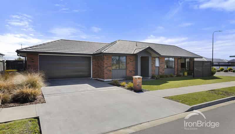 15 Woodford Avenue, Woodend