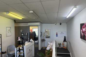 Smart, light-filled workspace with 4 car parks