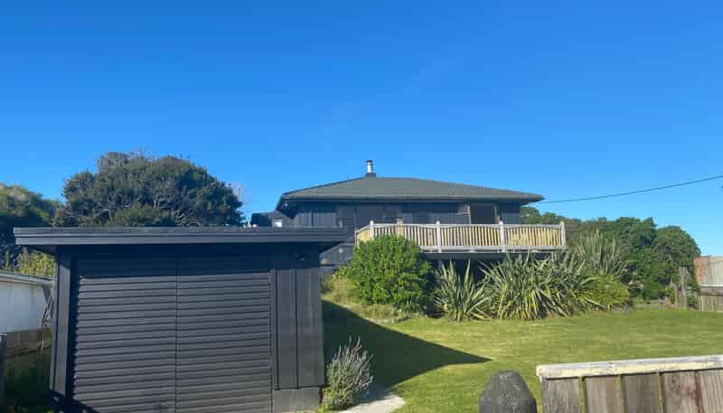 22 Mahoe Street, Otaki Beach