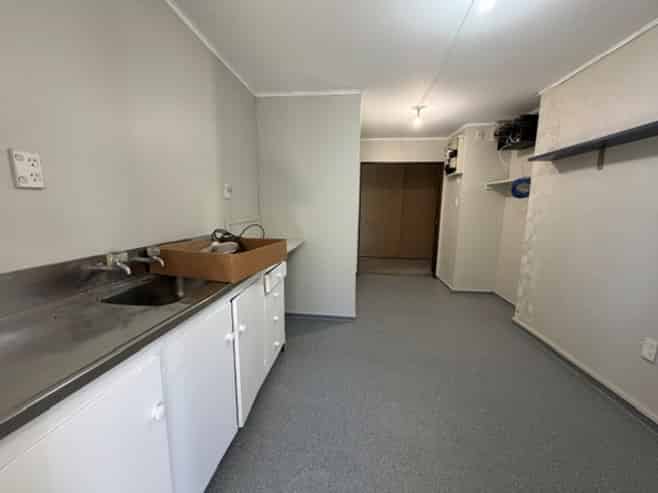 Industrial with Gantry in Te Rapa