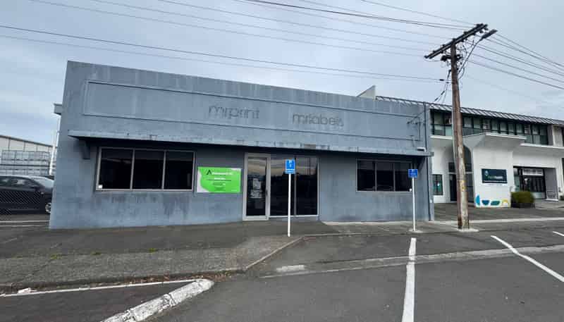Office/405-407 King Street North, Hastings