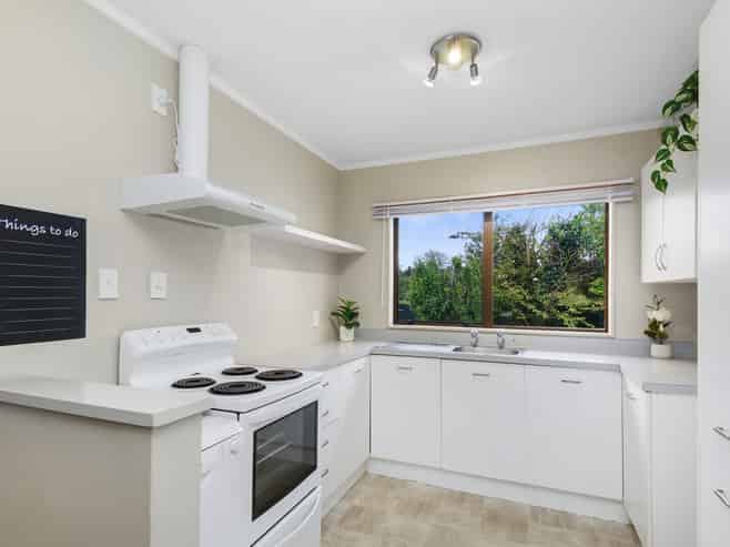 12 Delaware Grove, Totara Park