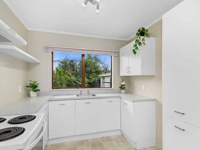 12 Delaware Grove, Totara Park