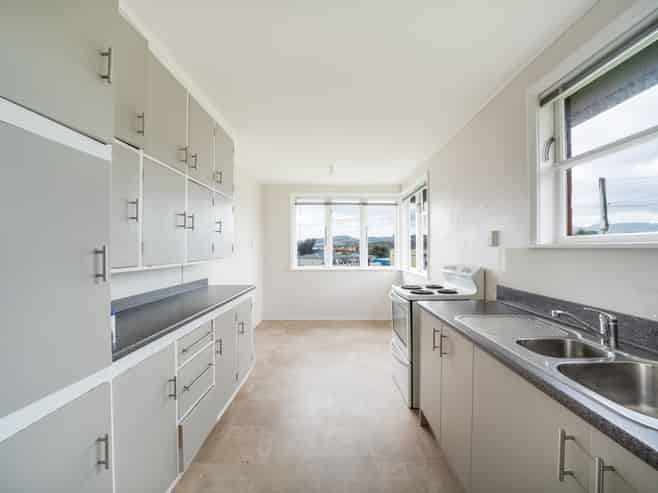 2 Hukatai Street, Elsdon