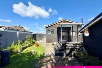 7 Pearse Street, Taieri Mouth
