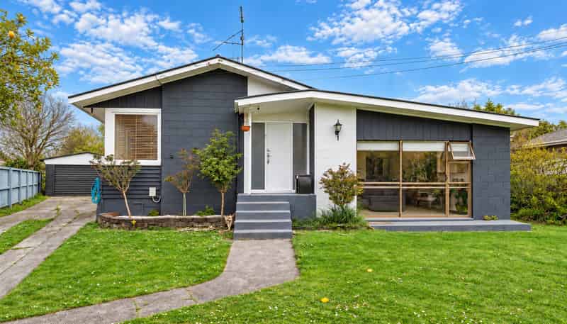 6 Parkdale Place, Glenview