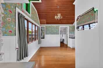 42 Cameron Road, Napier Hill