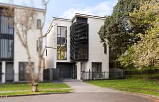 16 Ambury Avenue, Royal Oak