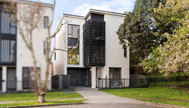 16 Ambury Avenue, Royal Oak