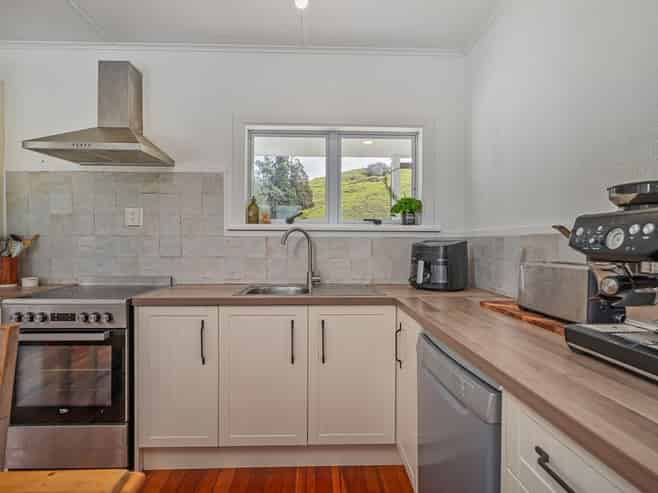 4 Ocean Beach Road, Tairua