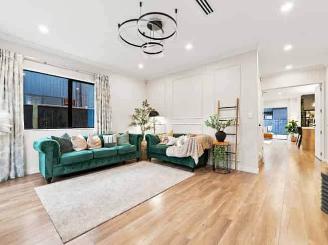 8 Hughs Way, Flat Bush