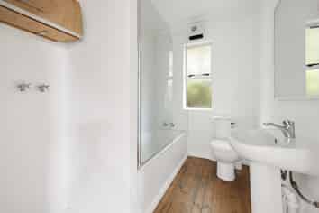 30 Seaview Terrace, Kew