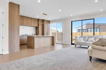 52 Michael Bosher Way, Flat Bush